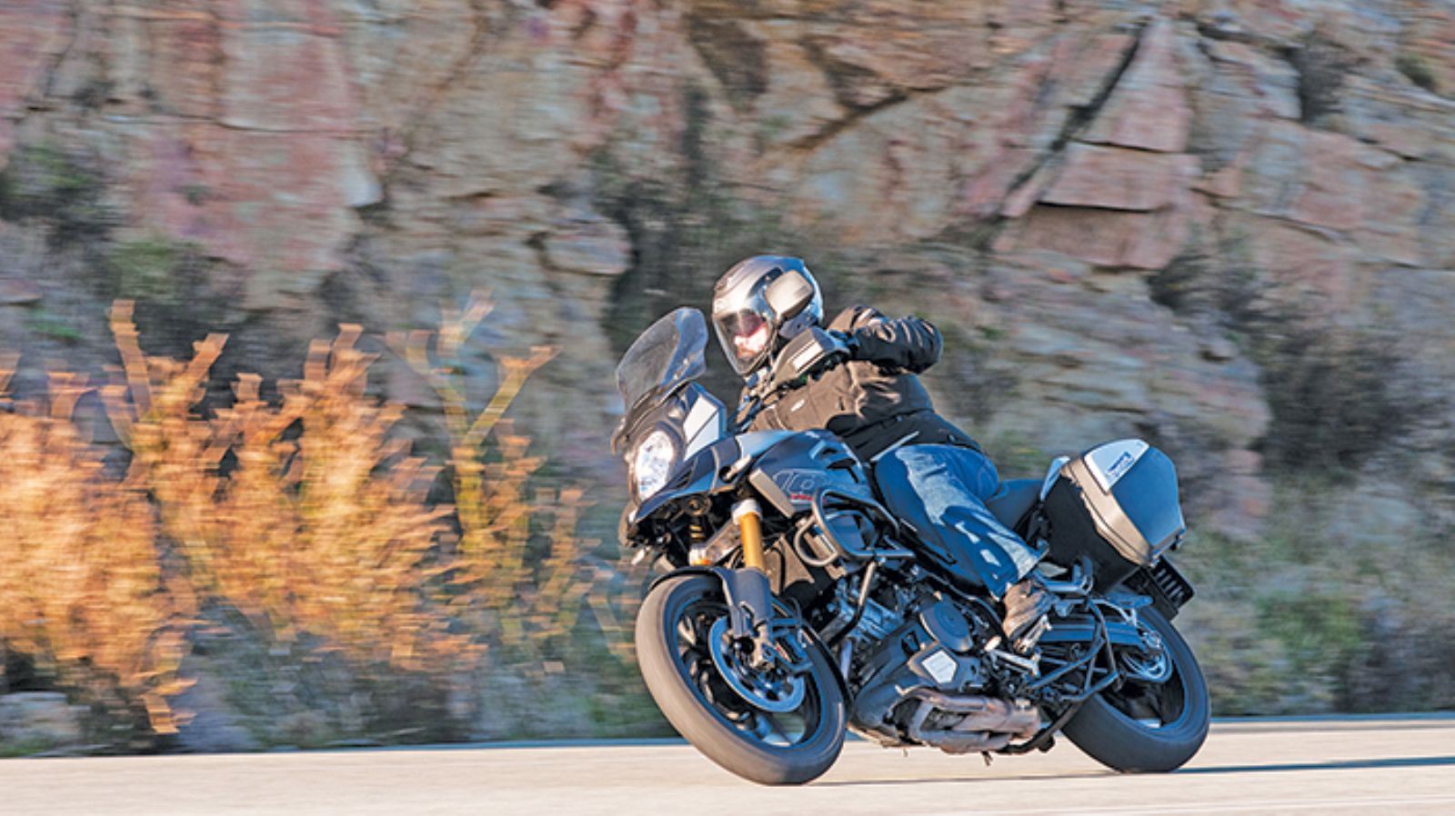 H μεγάλη on-off της Suzuki με ένα πλήρες πακέτο εξοπλισμού με επίσημα αξεσουάρ! Αξίζει;